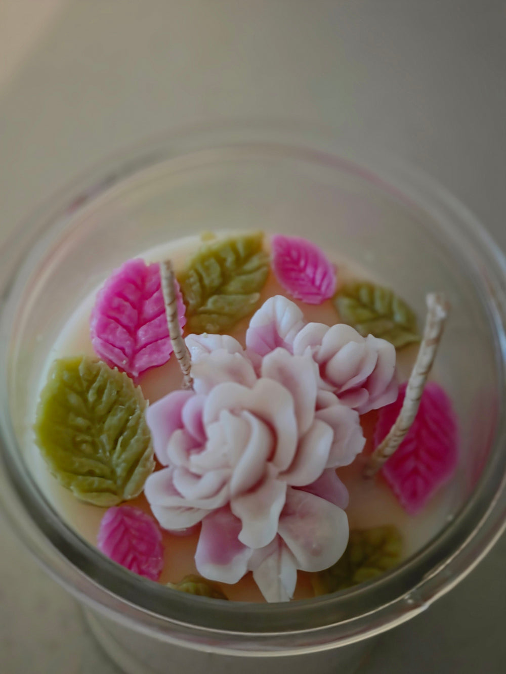 Oracle Bliss — Luxury Vanilla Caramel Candle with Flowers