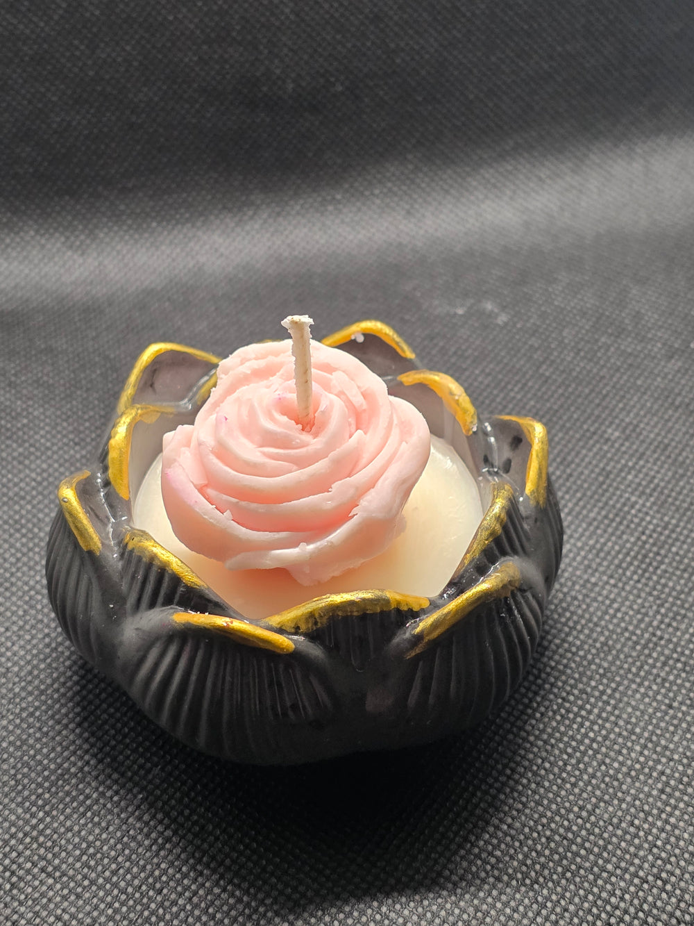 Bergamot & White Patchouli Gold-Trimmed Floral Candle