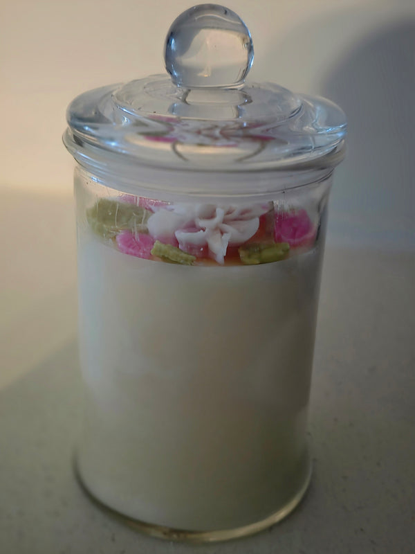 Oracle Bliss — Luxury Vanilla Caramel Candle with Flowers